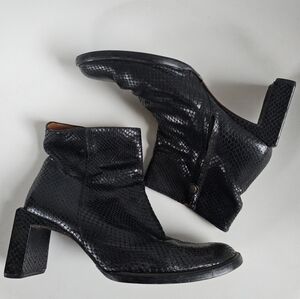 ☆ EL CABALLO Snake Print Leather Booties, 39